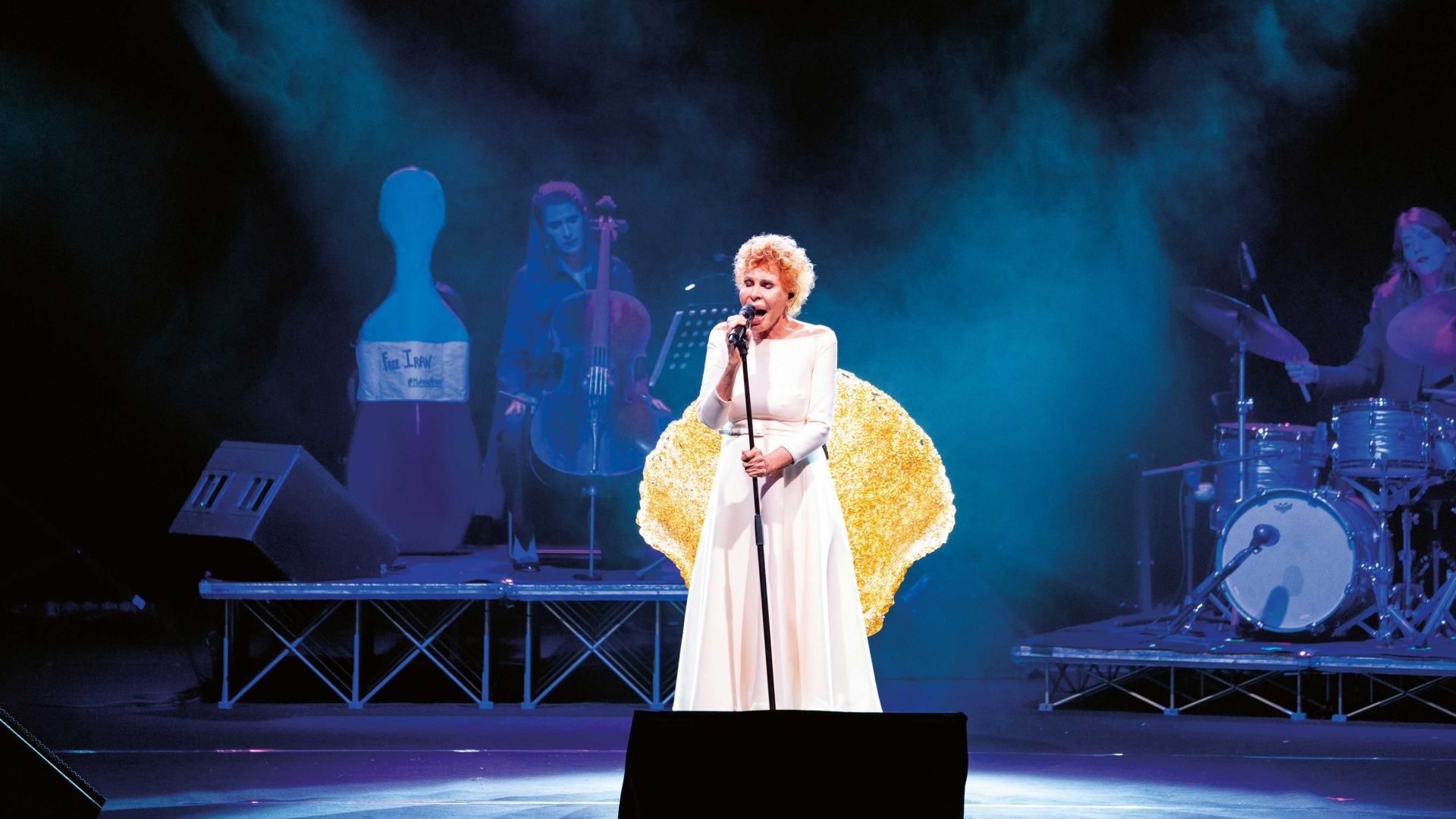  Ornella Vanoni with the Margherita armchair on stage during the Italian tour of &ldquo;Women and music&rdquo;, 2022 / 2023. 