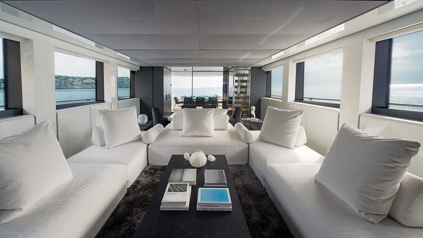   Sherazade . Il divano custom made per lo Yacht SL 118. 