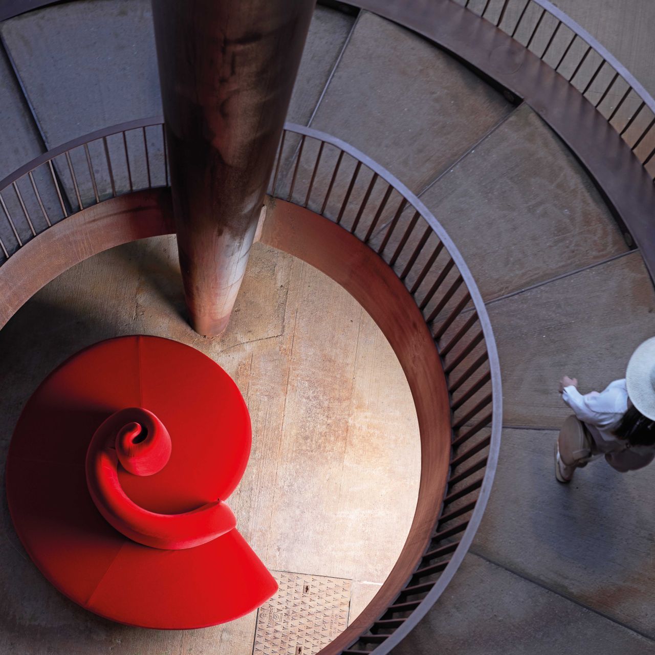   Tatlin &nbsp;e le curve geometriche della scala elicoidale. 