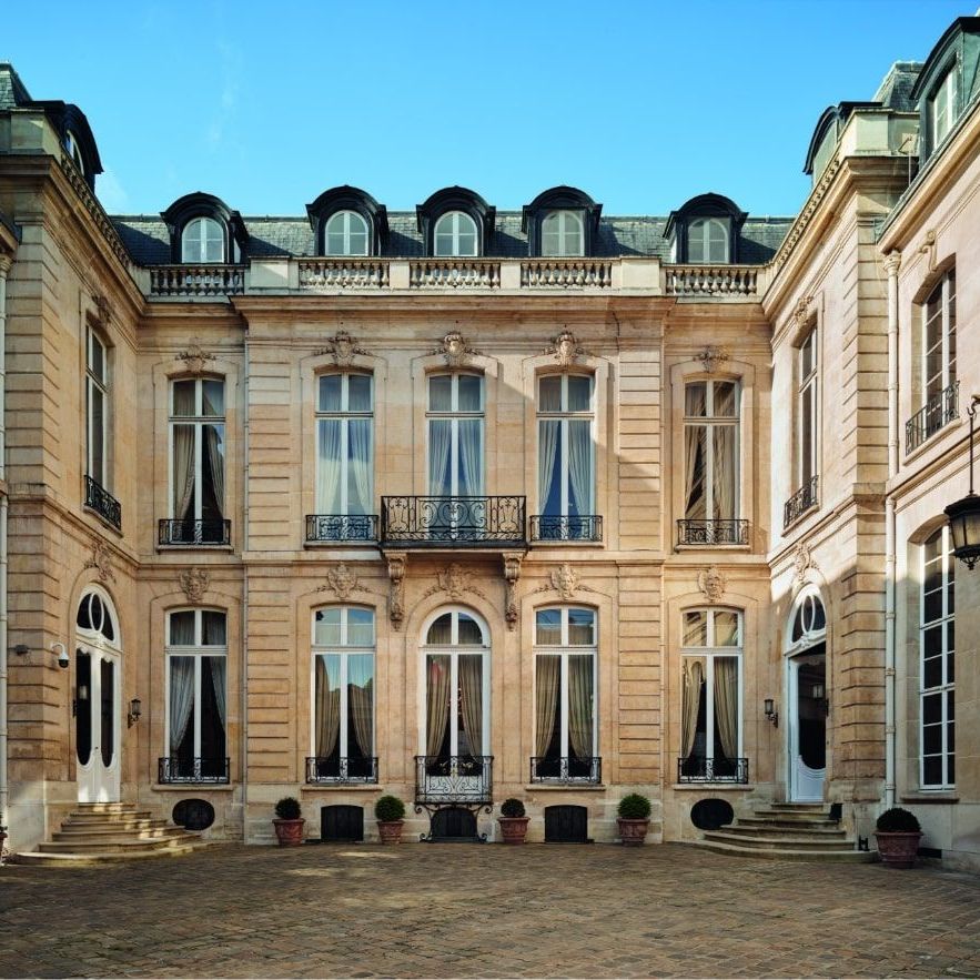  The Italian Embassy in Paris. The entrance of the H&ocirc;tel de La Rochefoucauld-Doudeauville, seat of diplomatic representation 
&nbsp; 