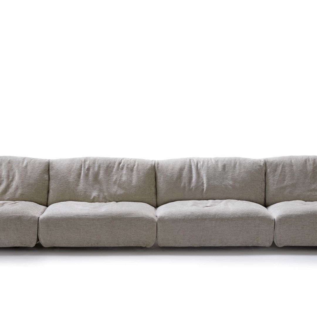   GrandeSoffice  Modulares Sofa mit weichen Linien und gemischten Ecken. 