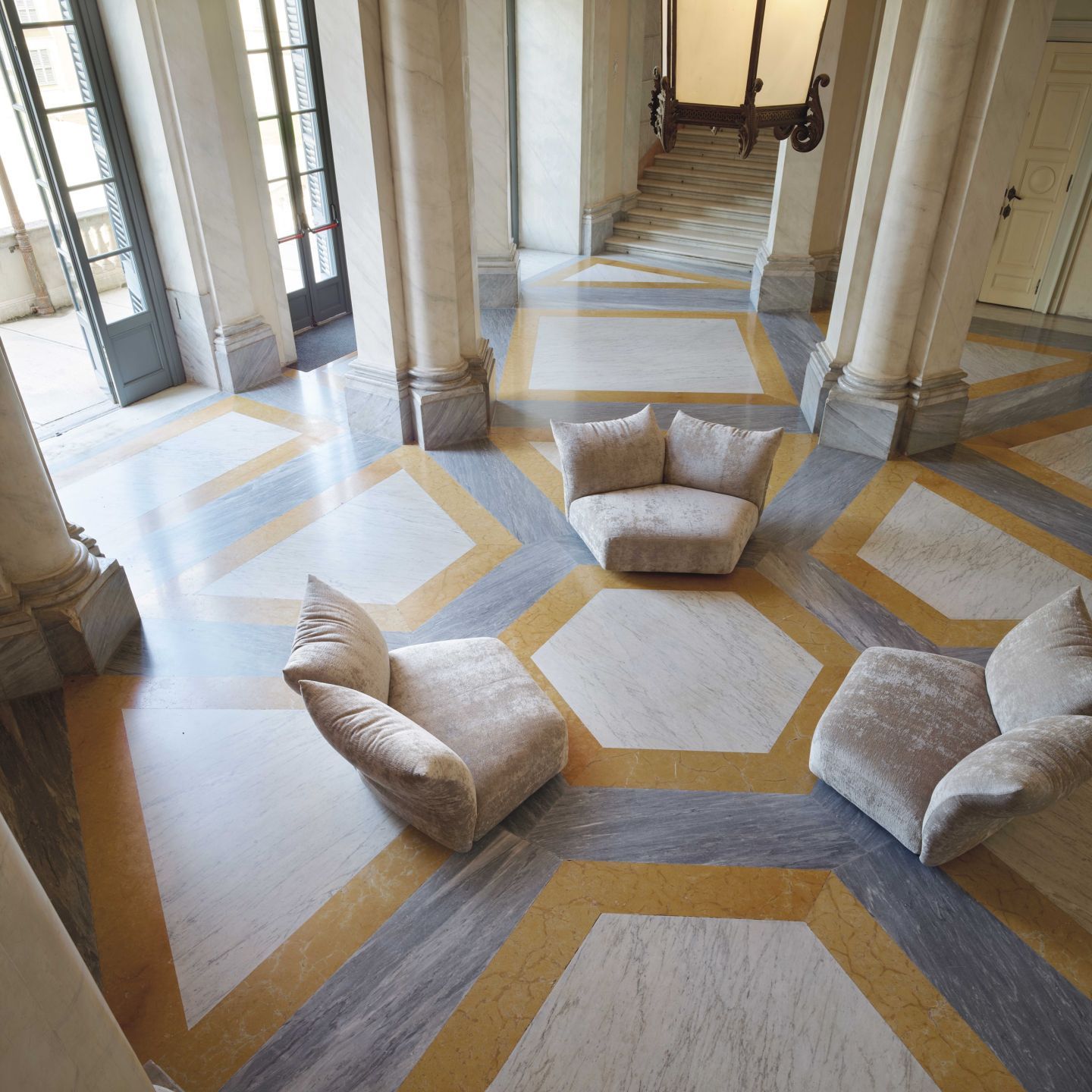   Standard . The modules of the sofa set in the geometries of the staffieri atrium. 