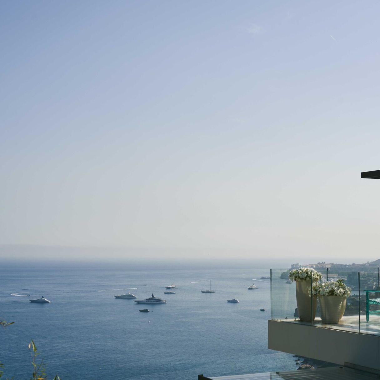  Vue depuis la Villa. 