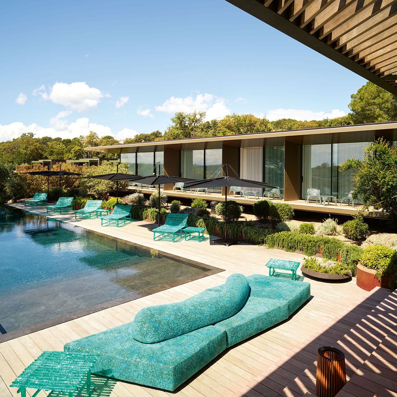  On the Rocks Outdoor, Veronica and A&rsquo;mare. The sofa upholstered in Every Stone Amazonite and the collection of sunbeds, armchairs and coffee tables blend material, light and transparency. 