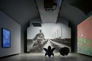   Getsuen  In the Volta and detail room of the exhibition &ldquo;Jr. D&eacute;plac&eacute; &middot; e &middot; s "&nbsp;e&nbsp; RoseChair  In the Volta and detail room of the exhibition &ldquo;Jr. D&eacute;plac&eacute; &middot; e &middot; s ". 