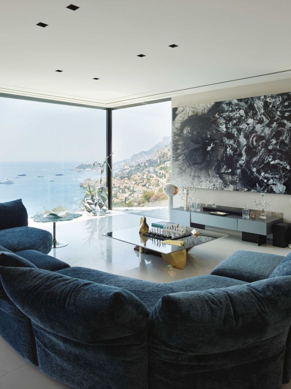   Standard &nbsp;is a comfortable invitation to enjoy magnificent views of the bay 