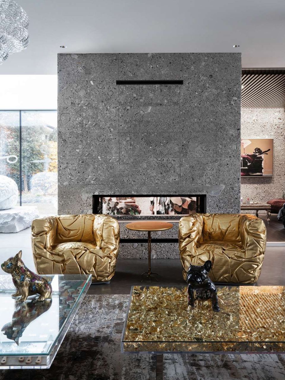   Sponge .&nbsp;The armchairs furnish the living area of ​​the house. 