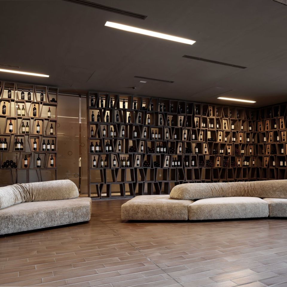   On the Rocks . Nella hall d&rsquo;ingresso della cantina. Bozzetto di progetto e concept del divano. 